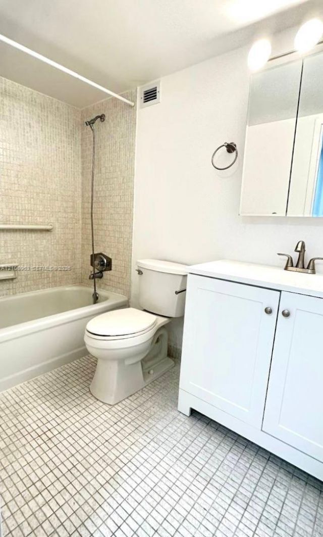 701 Three Islands Blvd , Unit 315, Hallandale Beach, FL 33009 Photo