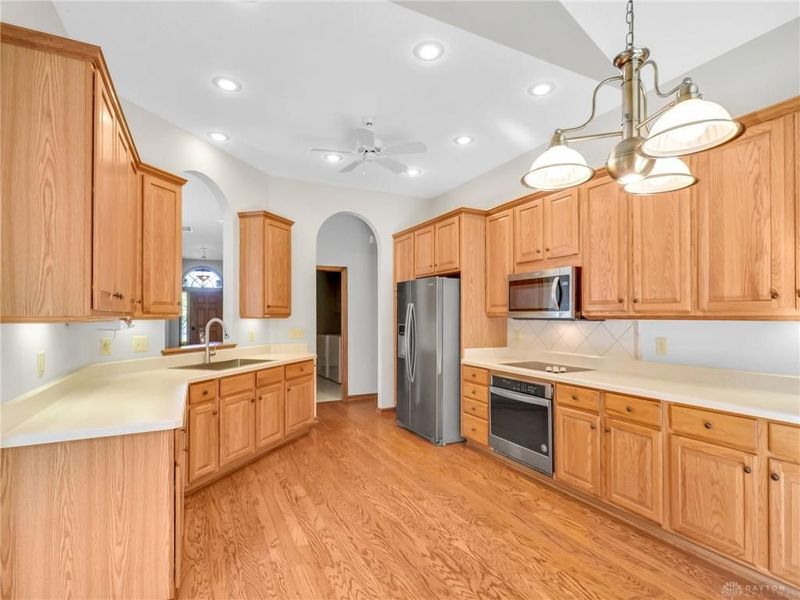 1048 Greenskeeper Way, Centerville, OH 45458 Photo 3