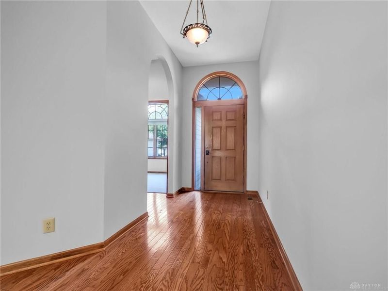 1048 Greenskeeper Way, Centerville, OH 45458 Photo 9