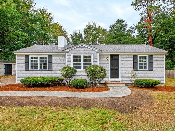 16 Lakeside Dr, Barnstable, MA 02648