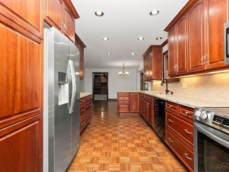 7043 Stonington Road, Anderson Township, OH 45230 Photo 3