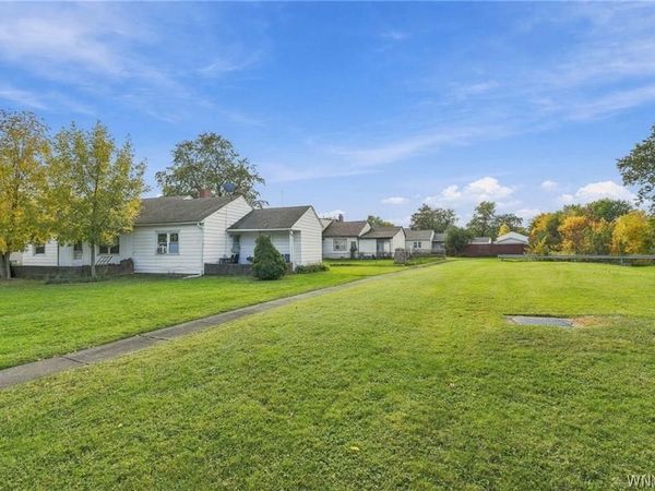 3 Redwood Drive , Cheektowaga, NY 14225