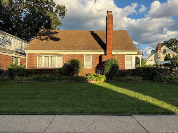 33 Ridgewood Street , Valley Stream, NY 11580