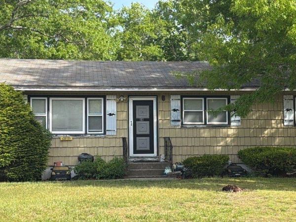 24 Hinda Boulevard , Riverhead, NY 11901