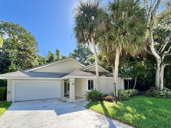 5762 Peachwood Court, Jupiter, FL 33458