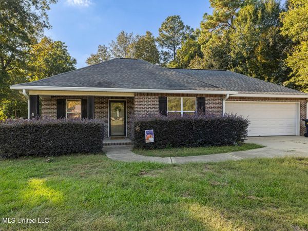 375 J C Bryant Road, Hattiesburg, MS 39401