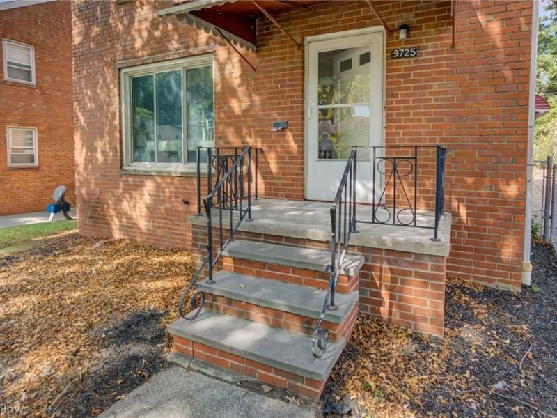 9725 S Highland Avenue, Garfield Heights, OH 44125 Photo 4