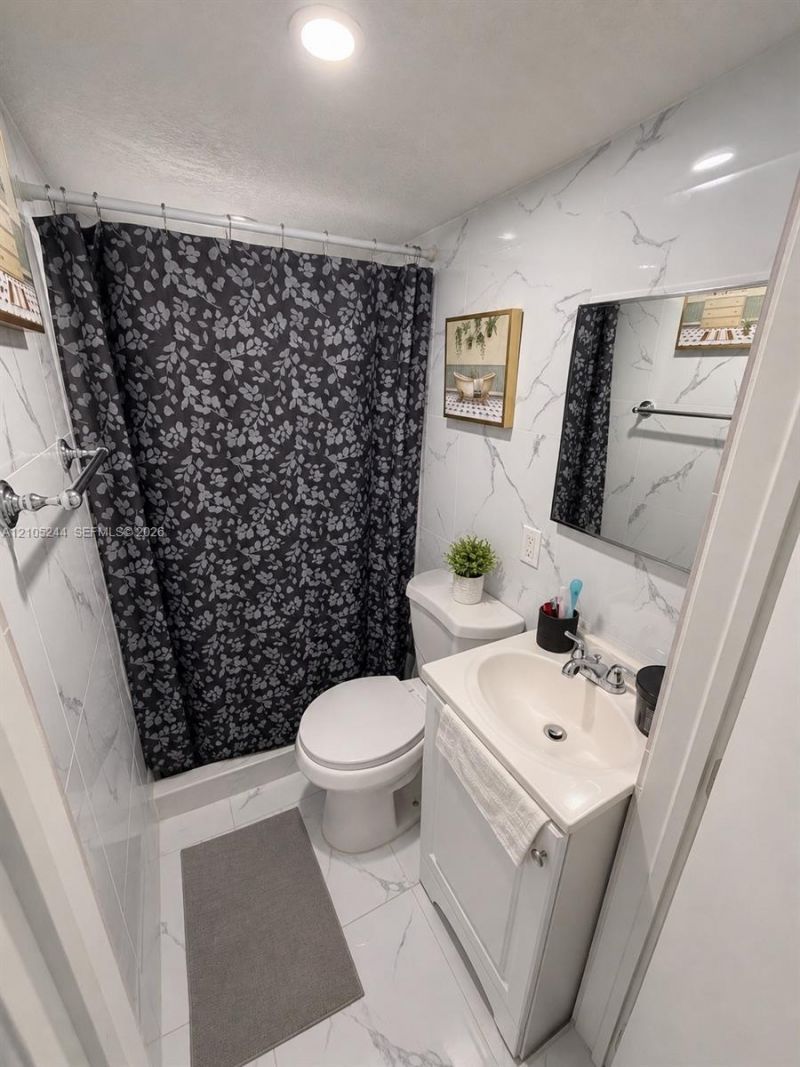 3087 NW 44th St, Miami, FL 33142 Photo