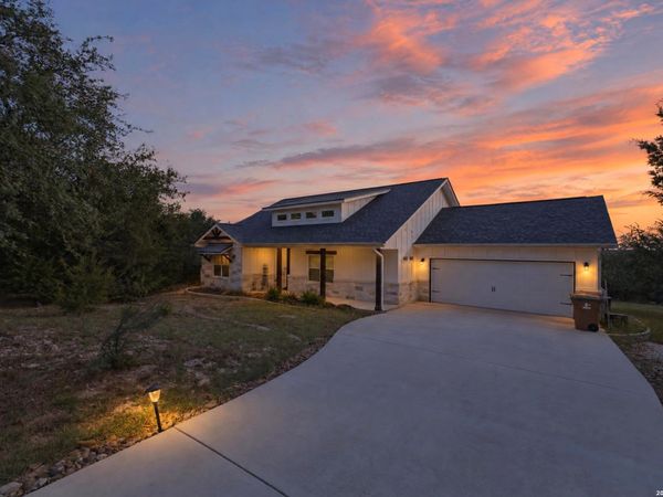 1091 Ewing Ct, Canyon Lake, TX 78133