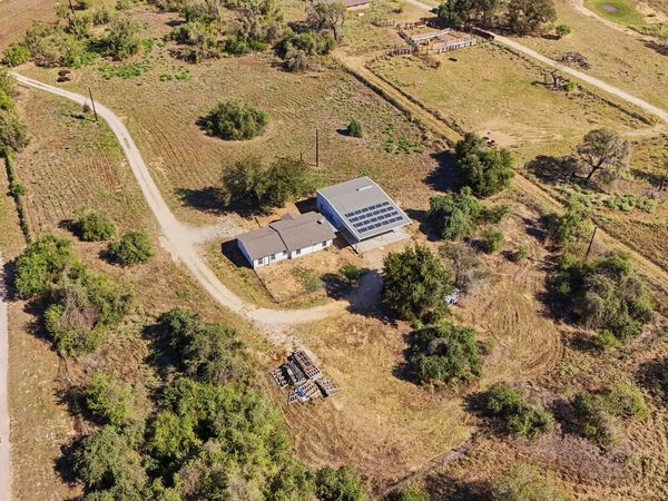 8486 S LOOP 1604 E, Elmendorf, TX 78112