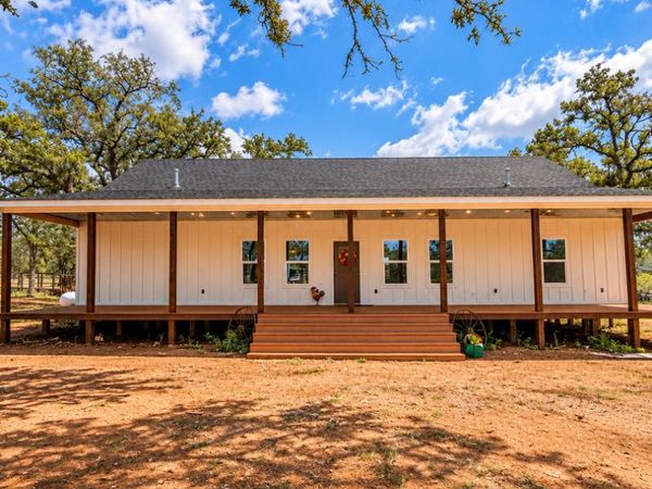 1410 W County Road 109, Leesville, TX 78122