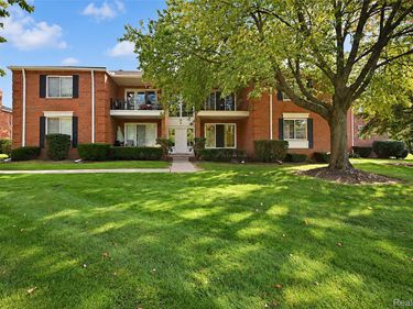 700 E Fox Hills Drive , Bloomfield Township, Mi 48304
