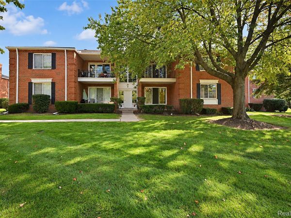 700 E Fox Hills Drive , Bloomfield Township, Mi 48304