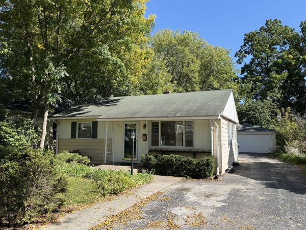 139 N Hager Avenue , Barrington, IL 60010