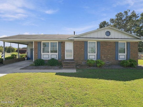 604 N Saratoga Street , Stantonsburg, NC 27883