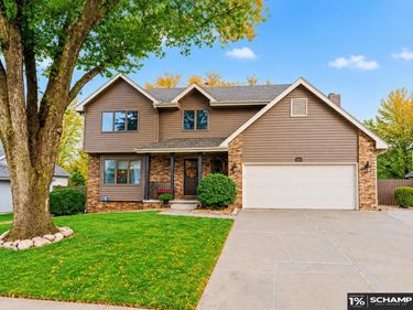 819 Valentine Lane, Papillion, NE 68046