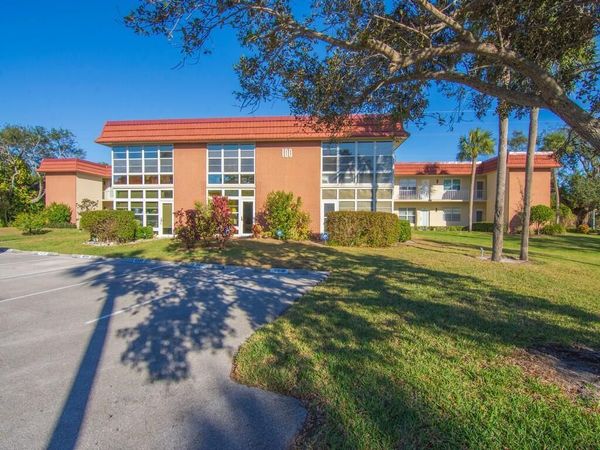 100 SPRING LAKE Drive, Unit 107, Vero Beach, FL 32962
