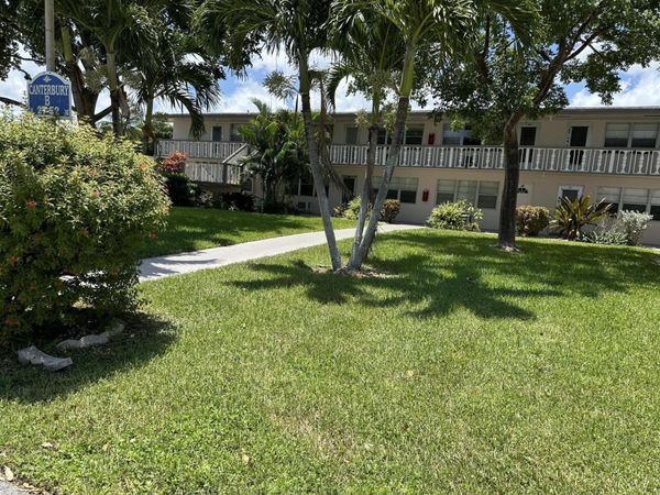 29 Canterbury B, West Palm Beach, FL 33417