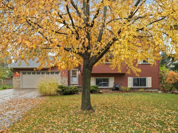 960 Savannah Road , Eagan, MN 55123