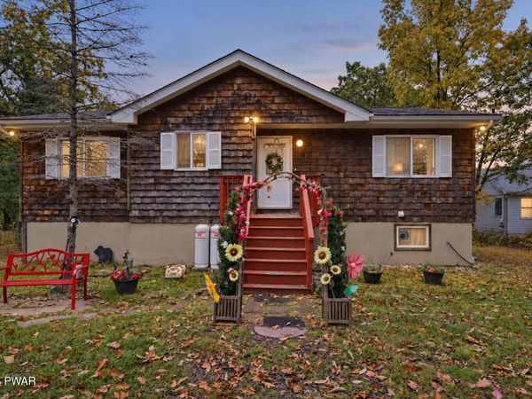 160 Hummingbird Trail , Bushkill, PA 18324