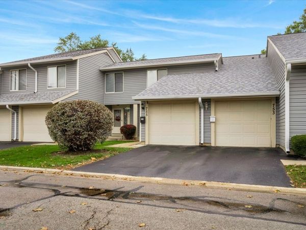 755 Biloxie Court , Carol Stream, IL 60188