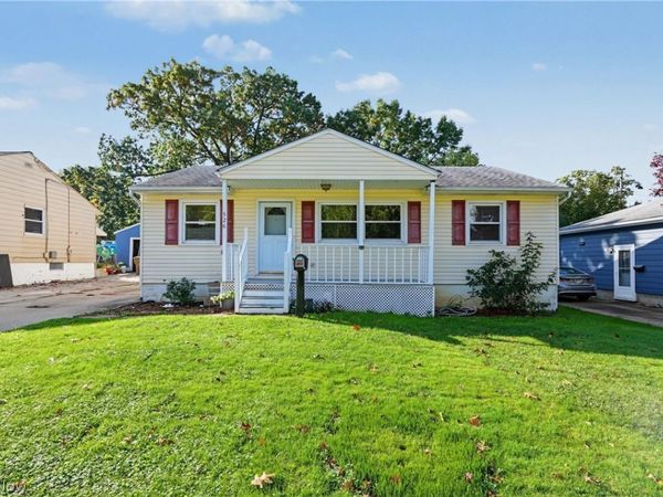 526 Meadow Lane , Cuyahoga Falls, OH 44221