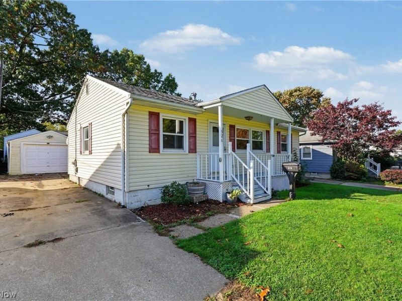 526 Meadow Lane, Cuyahoga Falls, OH 44221 Photo 2