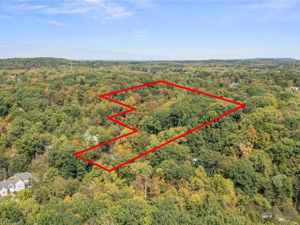 10899 Tibbetts Road , Kirtland, OH 44094