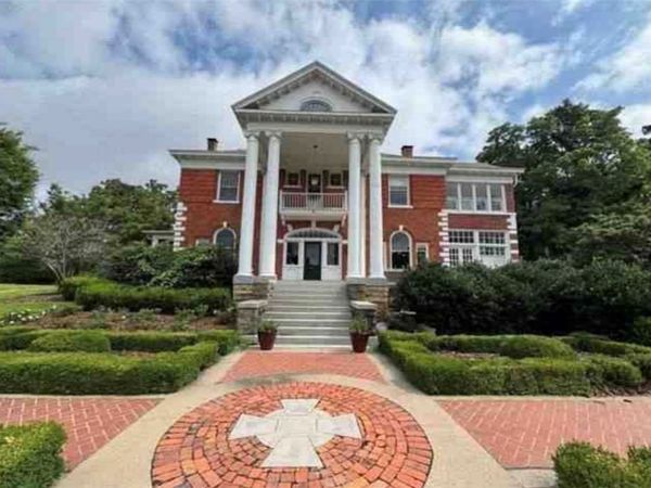 5 W Mt. Nord Street , Fayetteville, AR 72701