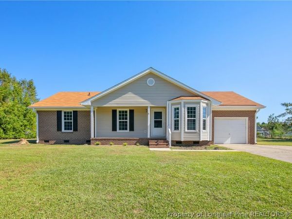8463 Brightleaf Drive, St Pauls, NC 28384