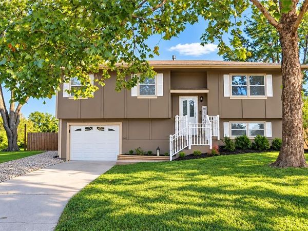 1113 W 3rd Circle, Edgerton, KS 66021