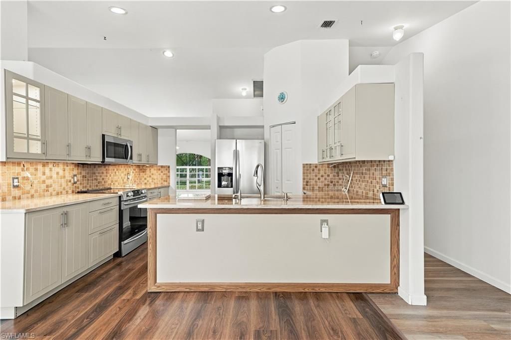 590 6th St Ne, Naples, FL 34120 Photo