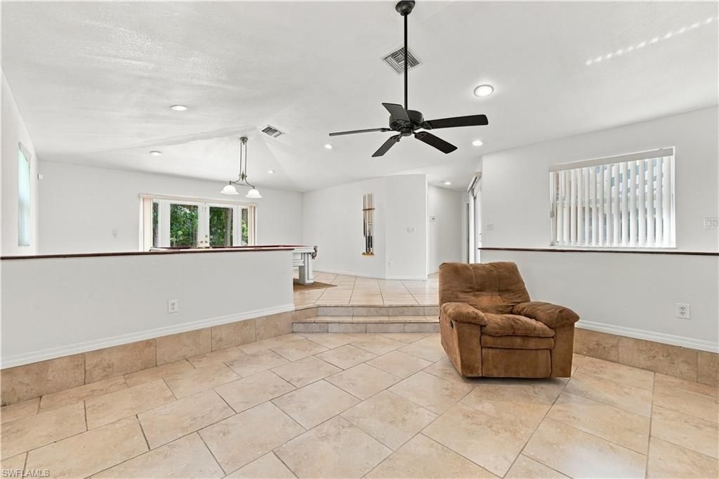 590 6th St Ne, Naples, FL 34120 Photo