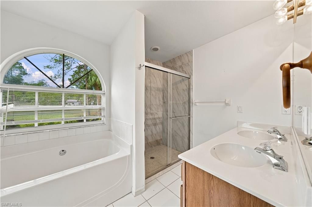 590 6th St Ne, Naples, FL 34120 Photo