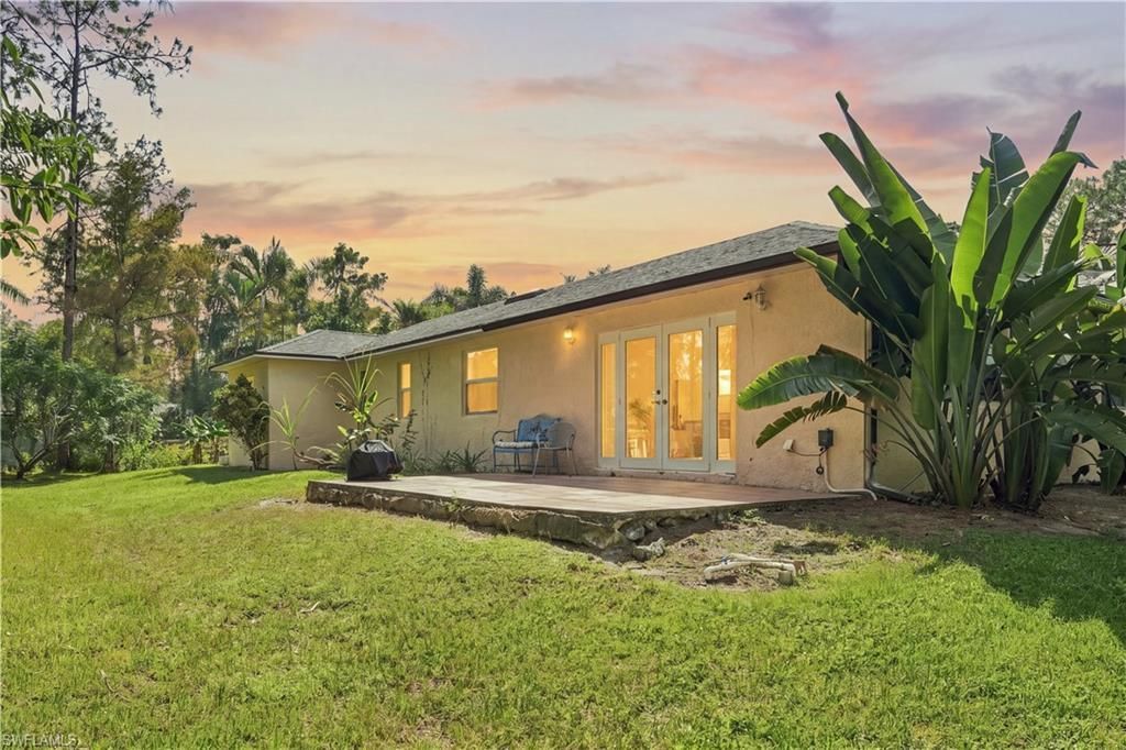 590 6th St Ne, Naples, FL 34120 Photo
