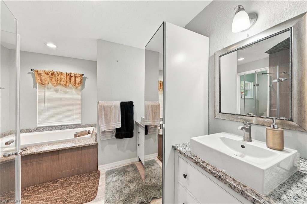 590 6th St Ne, Naples, FL 34120 Photo