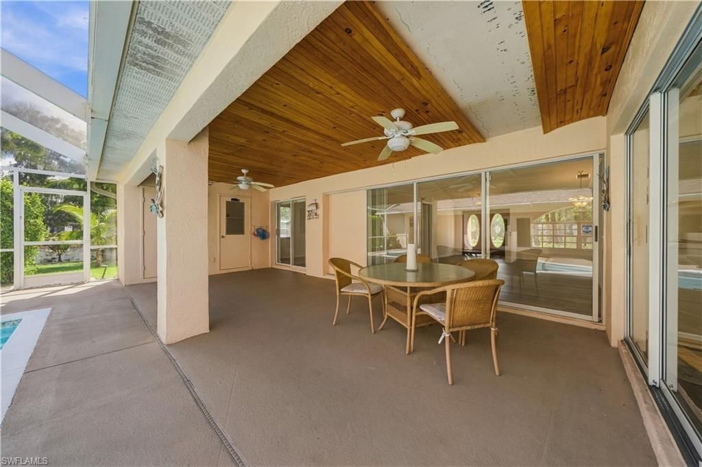 590 6th St Ne, Naples, FL 34120 Photo