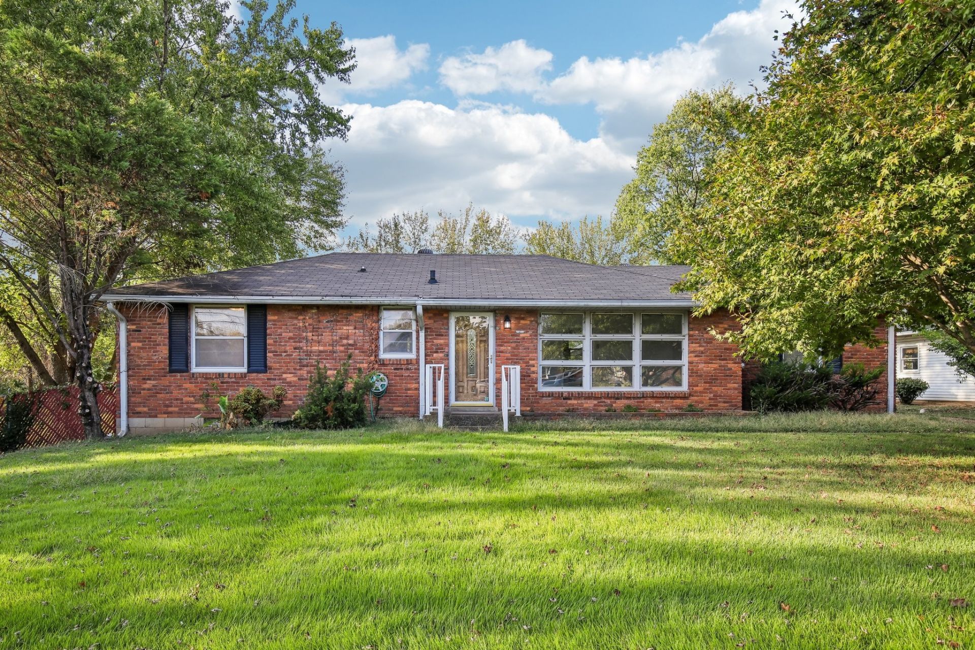 405 Mcdonald Dr, Nashville, TN 37217 Main Photo