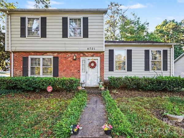 4701 Farm Pond Lane, Charlotte, NC 28212