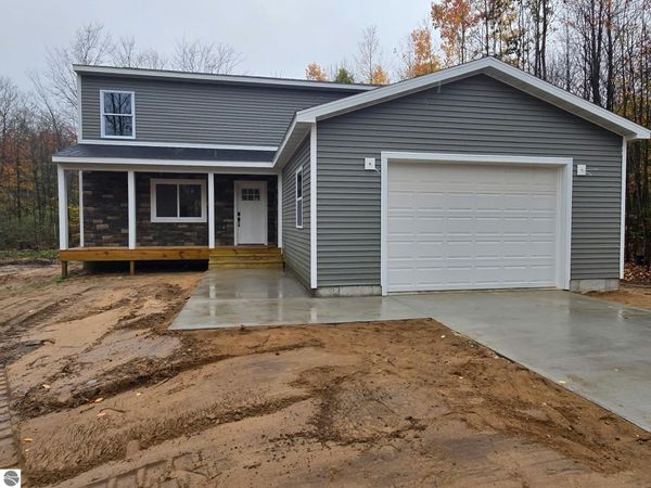 135 Spring Valley Drive, Cadillac, MI 49601