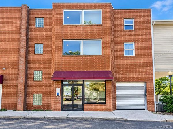 239 Orchard Street , Unit 3C, Westbury, NY 11590
