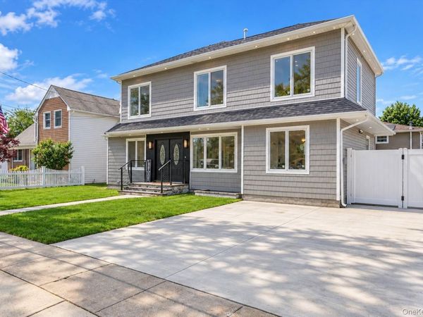 22 Miller Circle , Hicksville, NY 11801