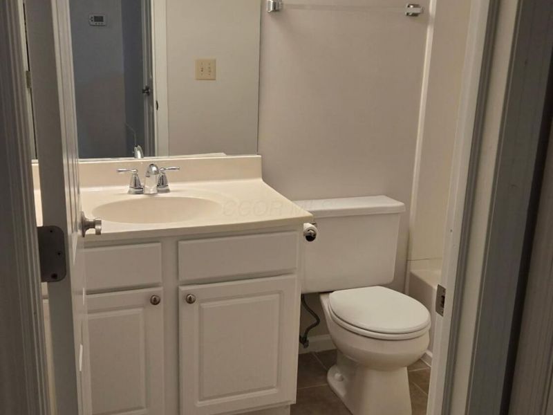 2733 Greystone Drive, Unit GD2733, Columbus, OH 43220 Photo 14