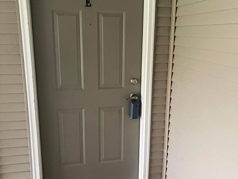 2733 Greystone Drive, Unit GD2733, Columbus, OH 43220 Photo 2
