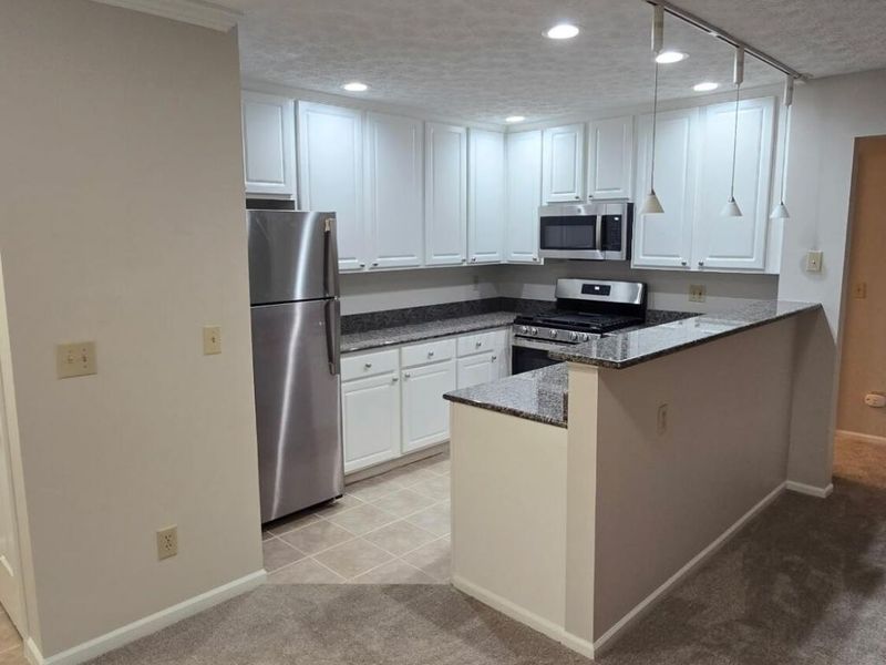 2733 Greystone Drive, Unit GD2733, Columbus, OH 43220 Photo 4