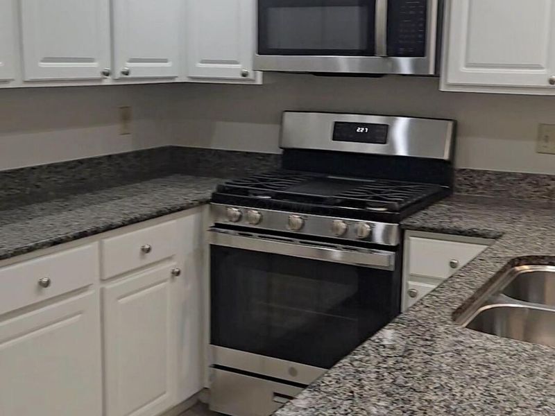 2733 Greystone Drive, Unit GD2733, Columbus, OH 43220 Photo 5