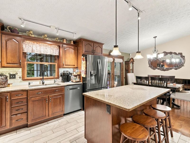 6885 Castlewood Drive NW, Carroll, OH 43112 Photo 13