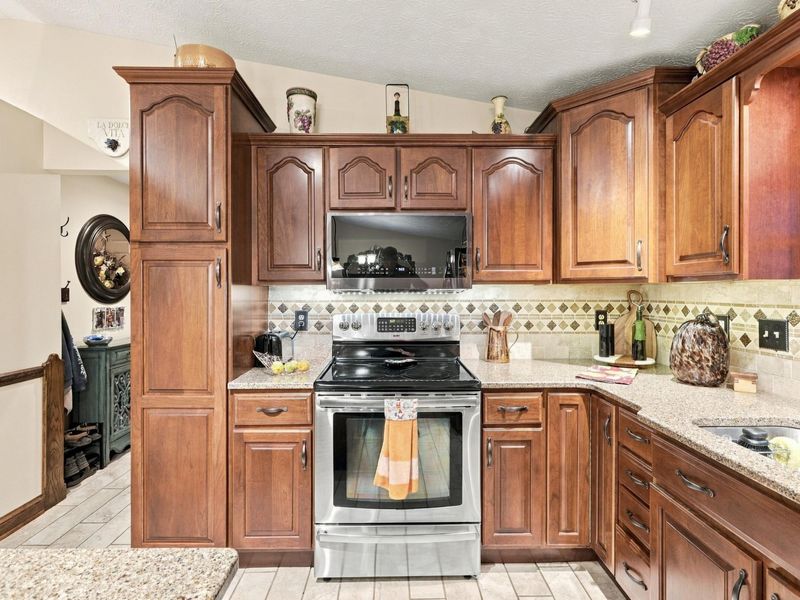 6885 Castlewood Drive NW, Carroll, OH 43112 Photo 14