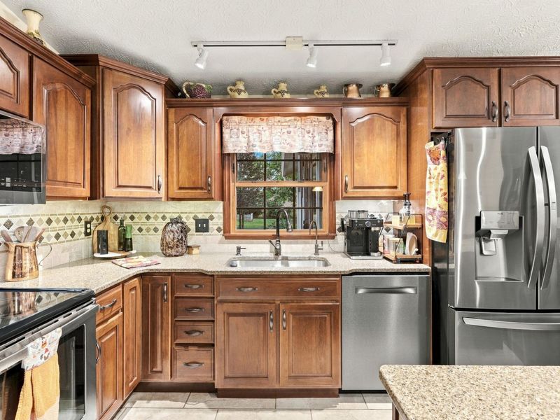 6885 Castlewood Drive NW, Carroll, OH 43112 Photo 15