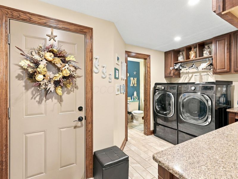 6885 Castlewood Drive NW, Carroll, OH 43112 Photo 16